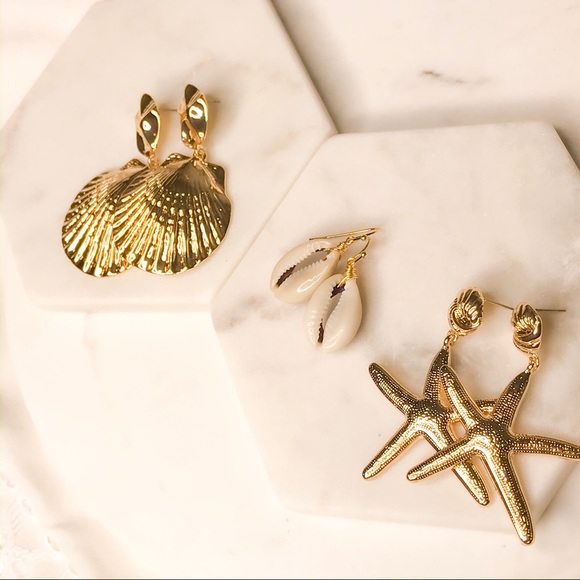 Mermaid Collection 🧜🏻‍♀️ Gold Sea Stars Earrings - Picture 4 of 5